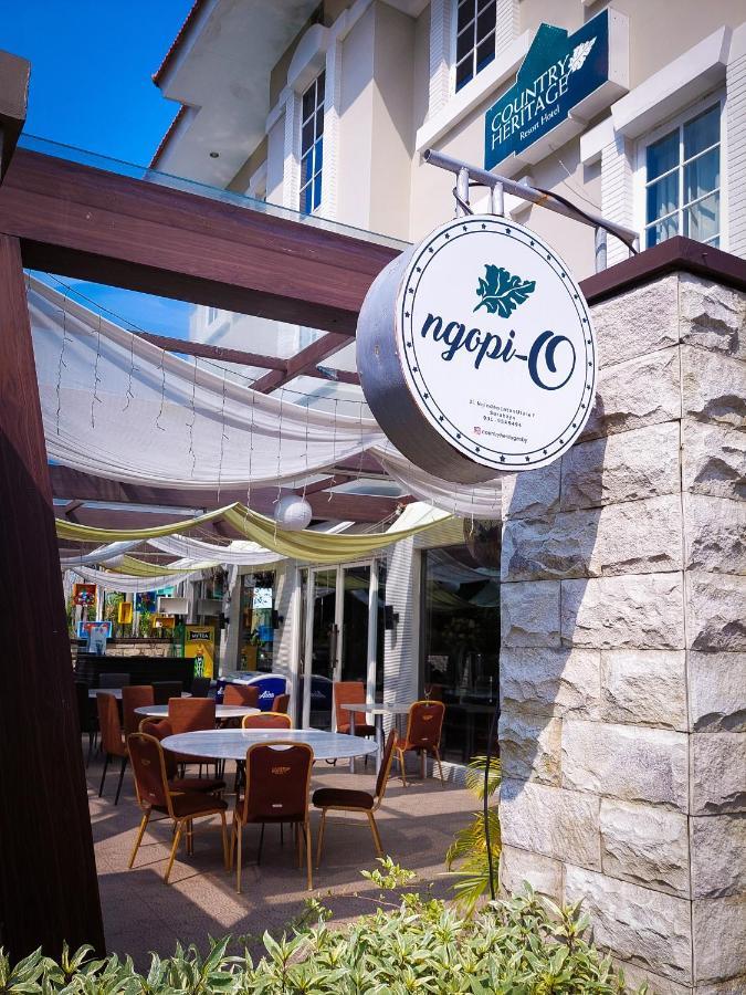 Country Heritage Hotel スラバヤ エクステリア 写真